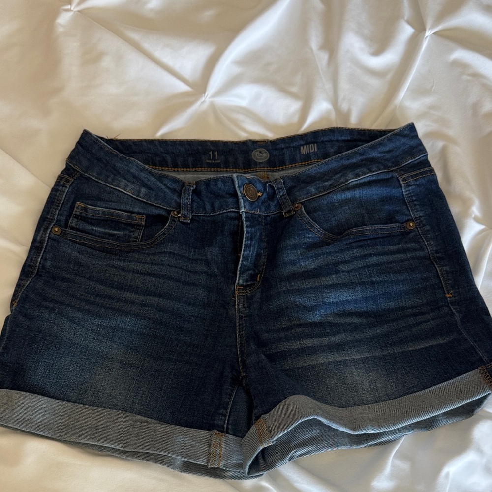 SO midi Jean shorts size 11